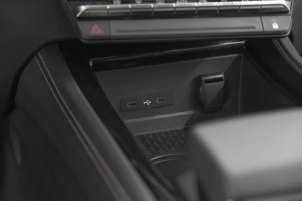 Renault Austral 1.2 e-tech full hybrid 200 techno | 360 camera | panoramada