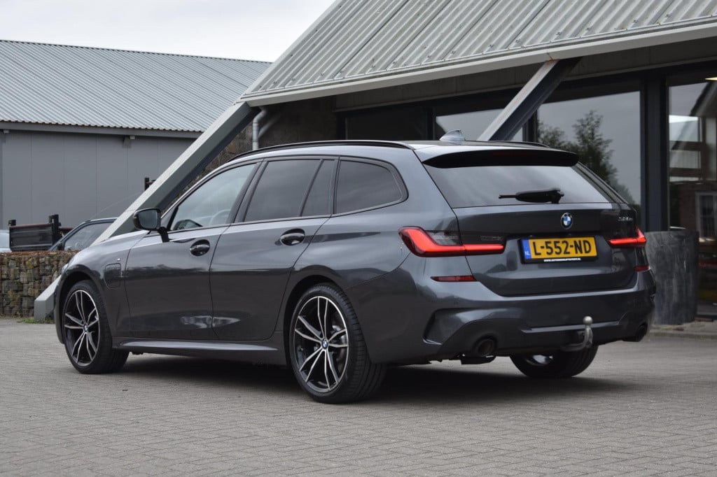 BMW 3-serie touring 320e m-sport | shadow-line | el. wegkl. trekhaak | head