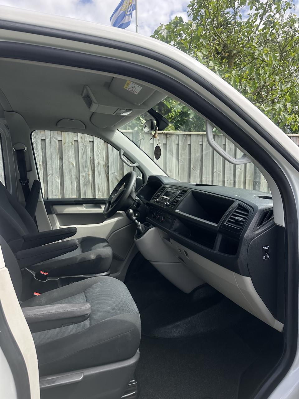 Volkswagen Transporter T6 met dubbele cabine CDC2.0 TDI 84PK
