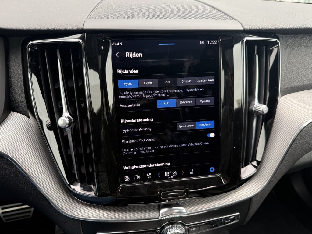 Volvo XC60 t6 340pk recharge r-design| panodak| adap.cruise| 360camera| tre