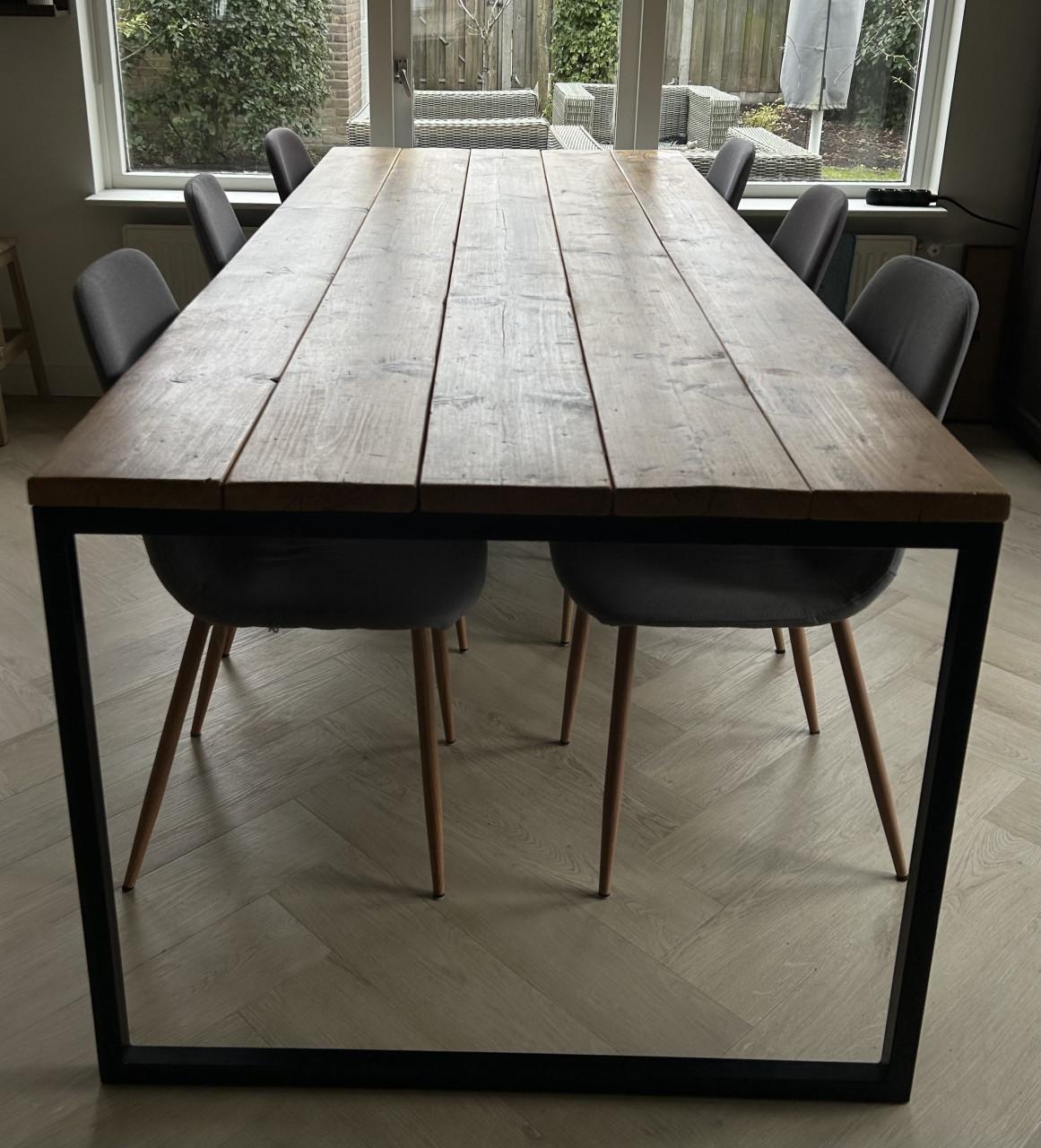 Eettafel steigerhout met metalen onderstel