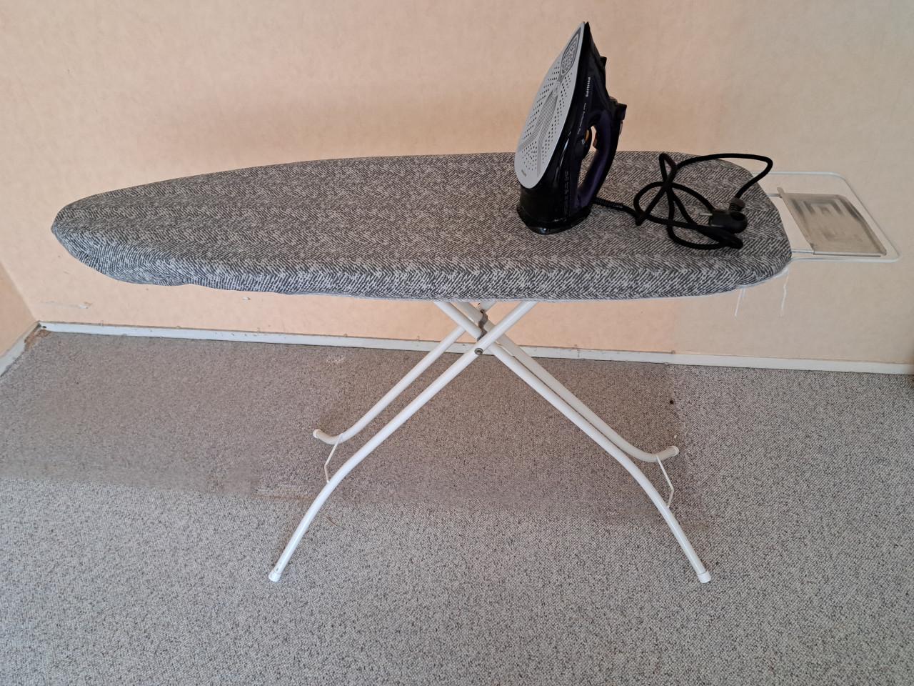 Strijkplank  met strijkijzer