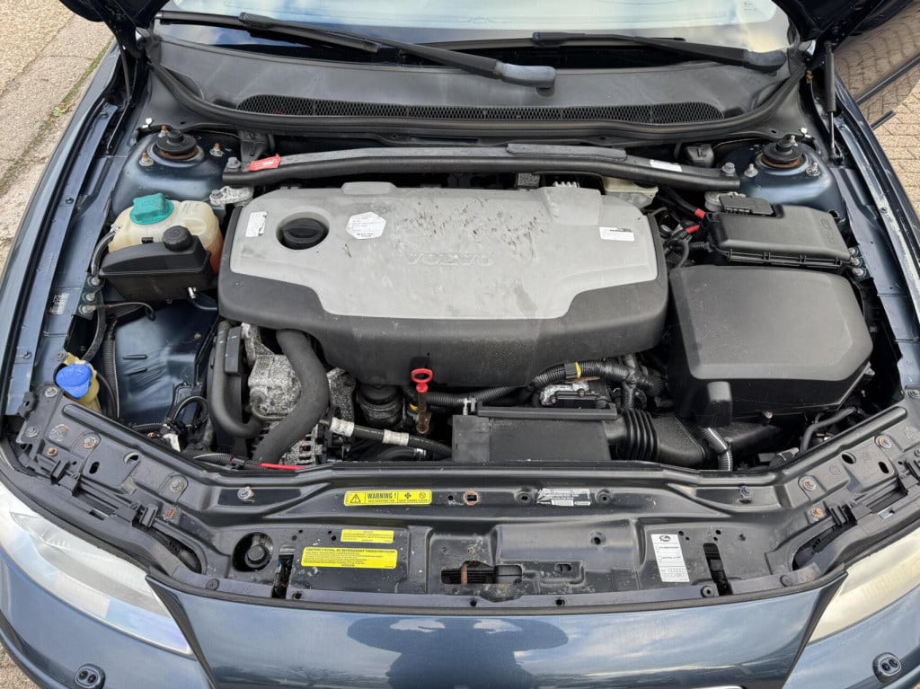 Volvo V70 2.4 d5 edition ii nieuwe apk