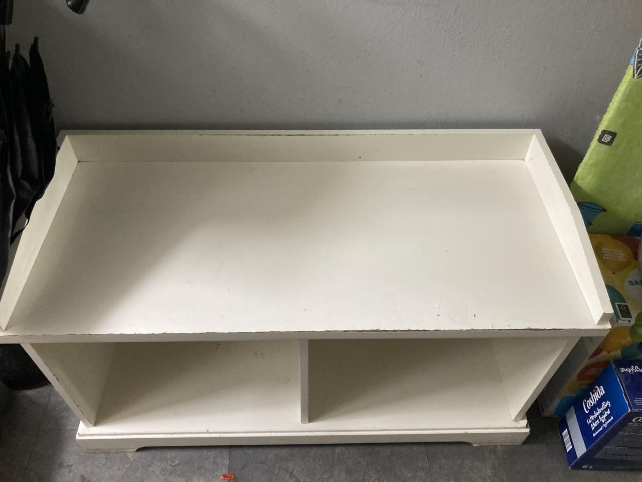 Kapstok met bijbehorend  kastje