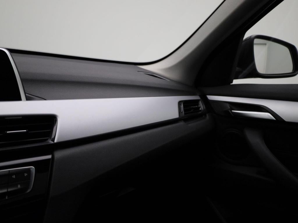BMW X1 sdrive20i executive | automaat | apple carplay / android auto | pano