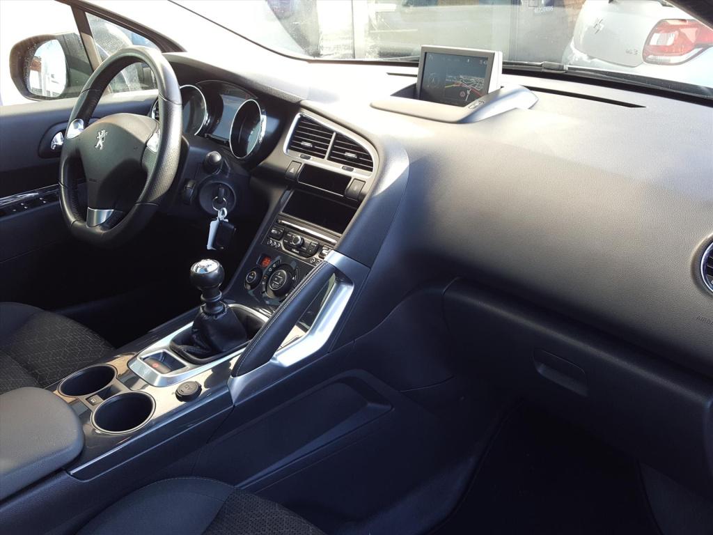 Peugeot 3008 style 1.2pt-130pk trekhaak | navigatie | cruise & climate cont