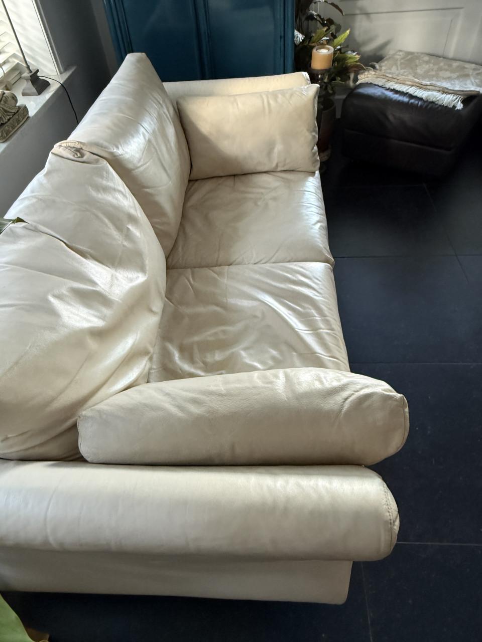 GRATIS ~ Gezellig leren tweezitsbankje ~