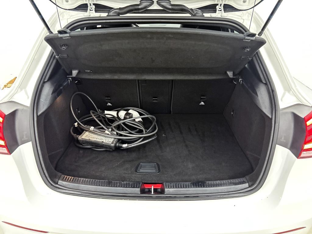 Mercedes-Benz A-Klasse 250 e plug in hybride | amg line | stoelverwarming |