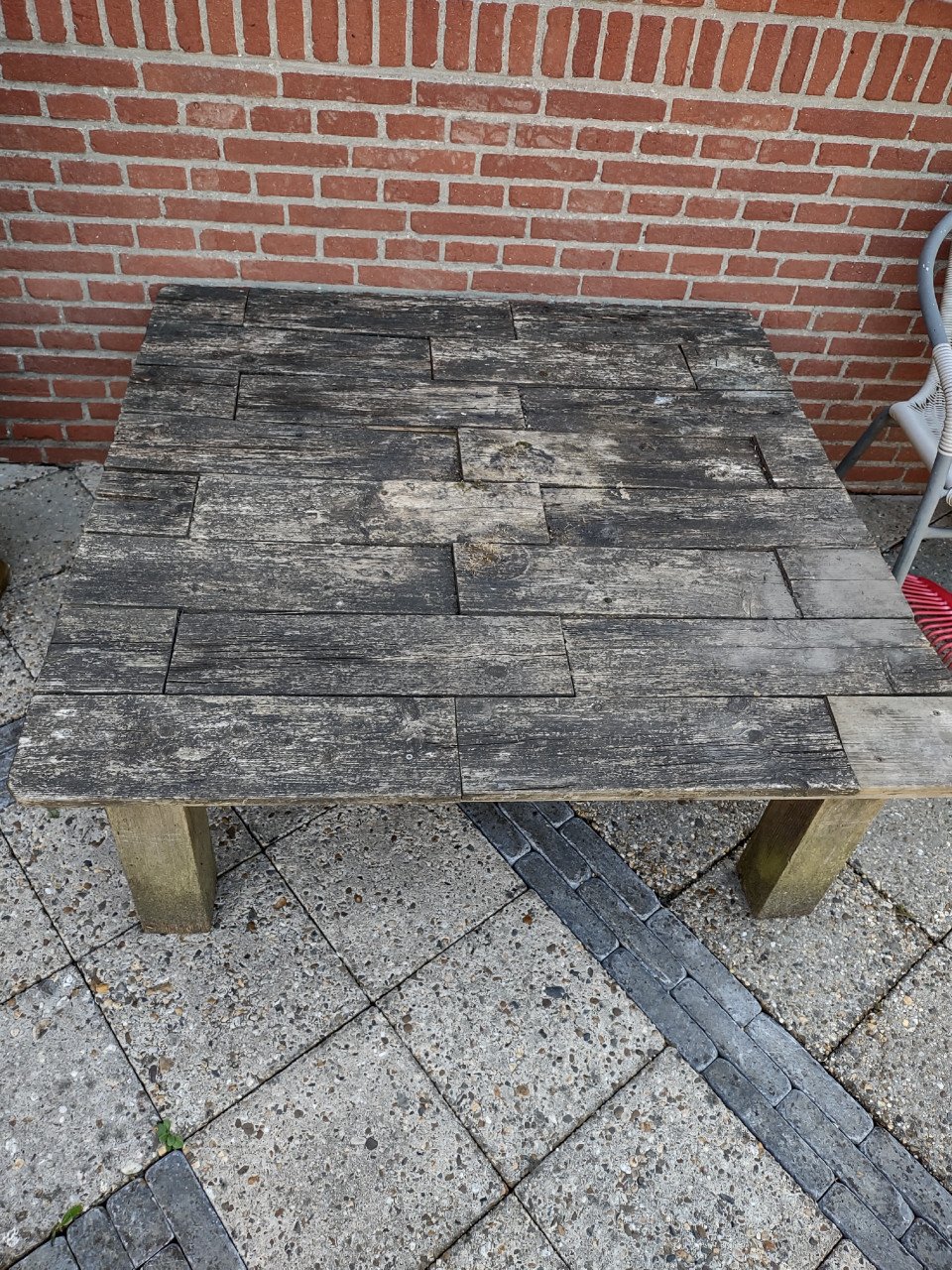 Mooie grote houten tuintafel, vierkante tafel buiten 114x114