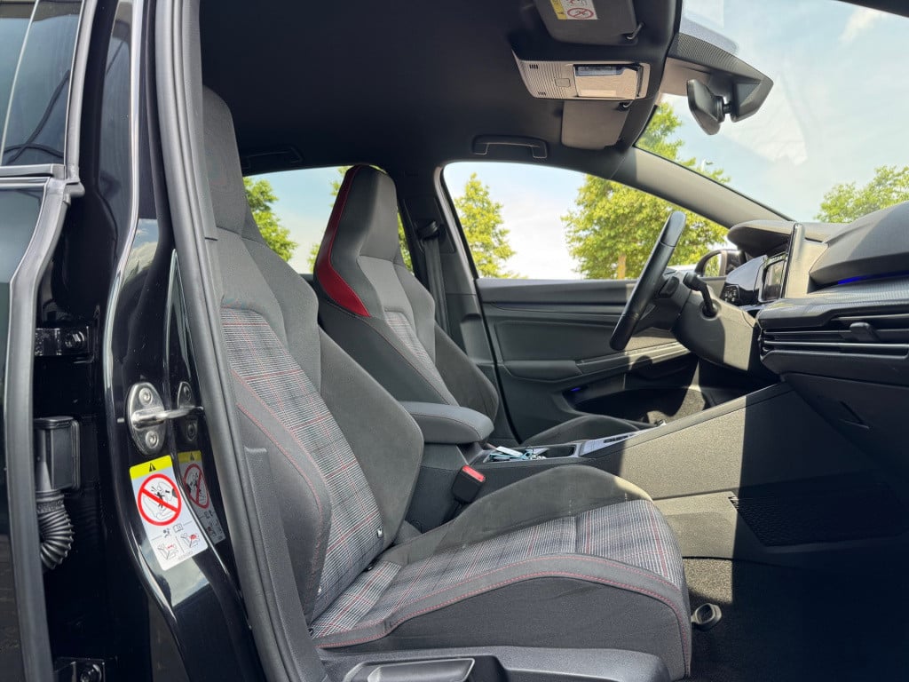 Volkswagen Golf 2.0 tsi gti * camera * stoel + stuur verwarming * carplay