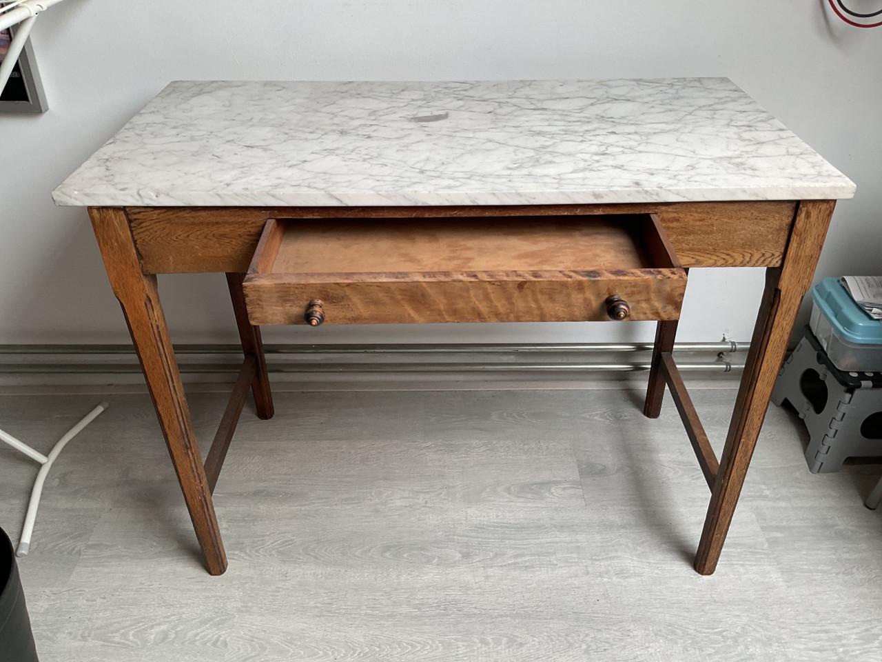 BIJNA ANTIEK!! Mooi tafeltje 100x50 met marmerblad