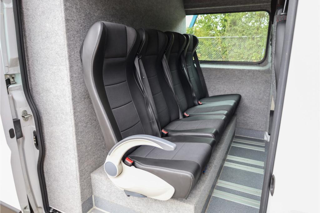 Peugeot Boxer 2.2 bluehdi 165 l2h1 dubb cab. 7 zits i nav i cam