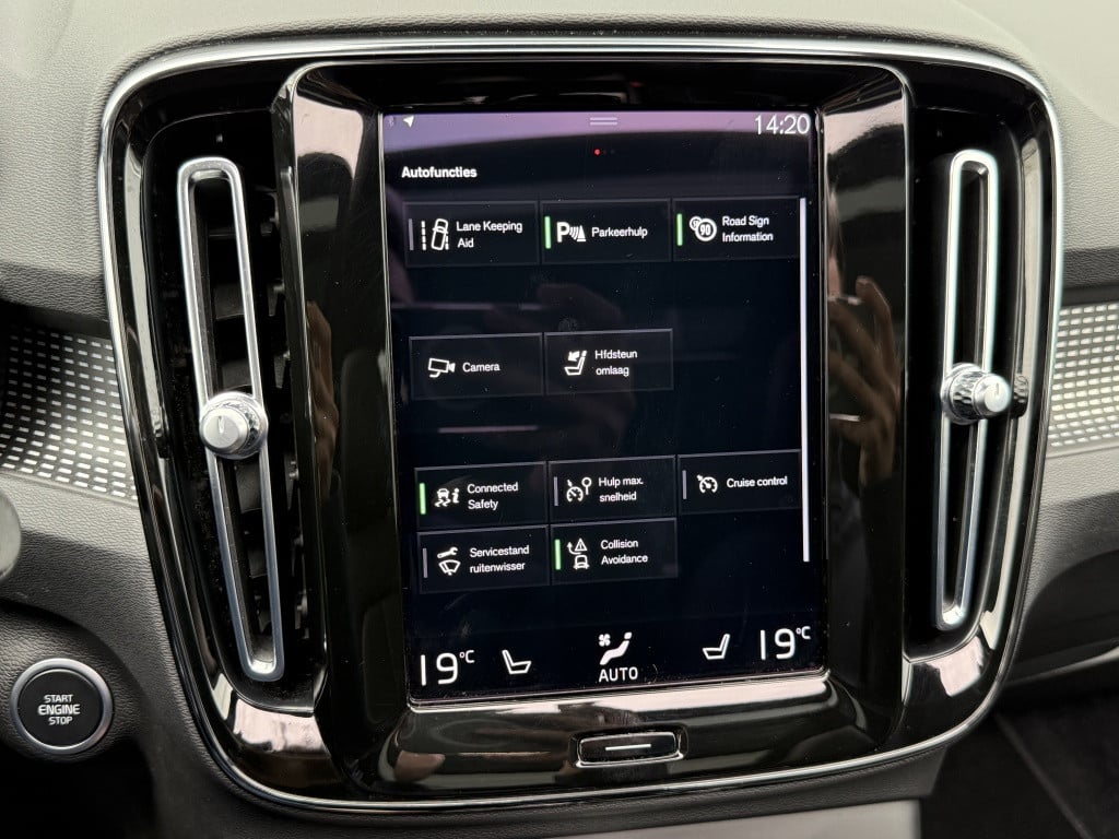 Volvo XC40 t4 211pk recharge ultimate dark | panodak| adap.cruise| leder| c