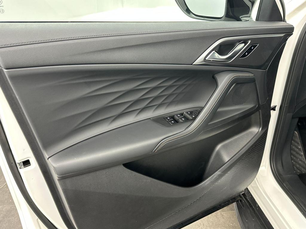 MG Hs mg phev 1.5 luxury madness deal edition