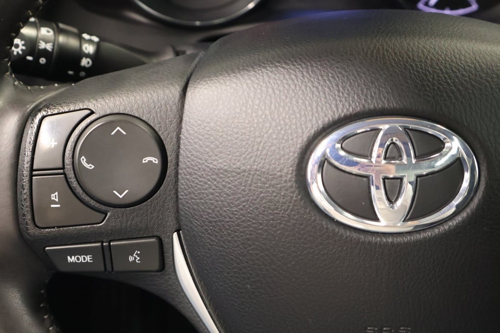 Toyota Auris 1.8 hybrid lease