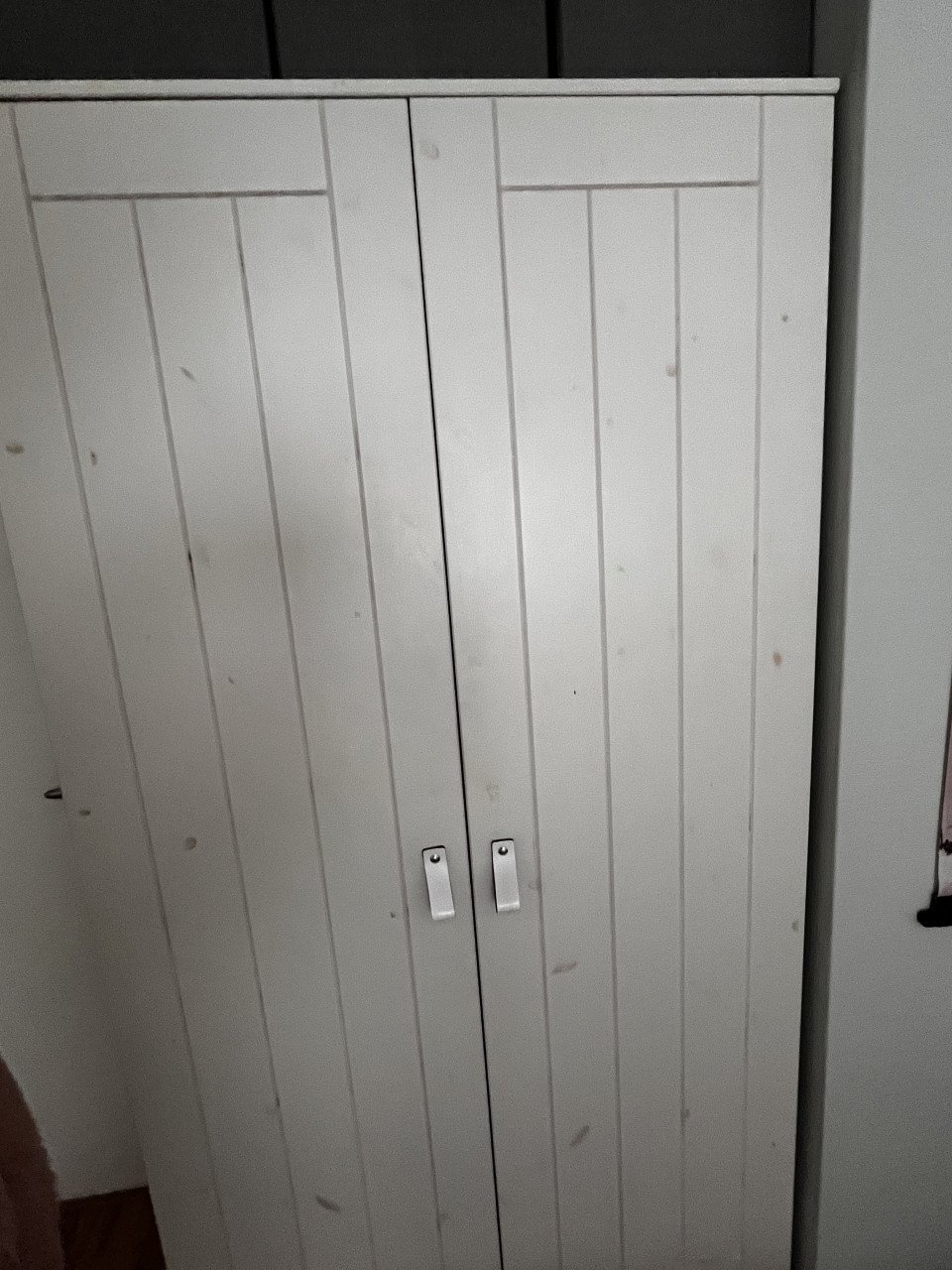 Mooie grote houten kledingkast, wit