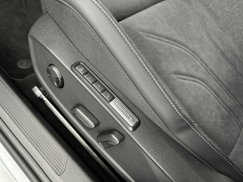 Volkswagen Golf 1.5 ehybrid style edition