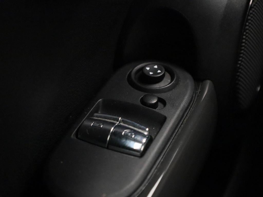 Mini Cooper mini 1.5 essential | navigatie | black pakket | parkeer sensore