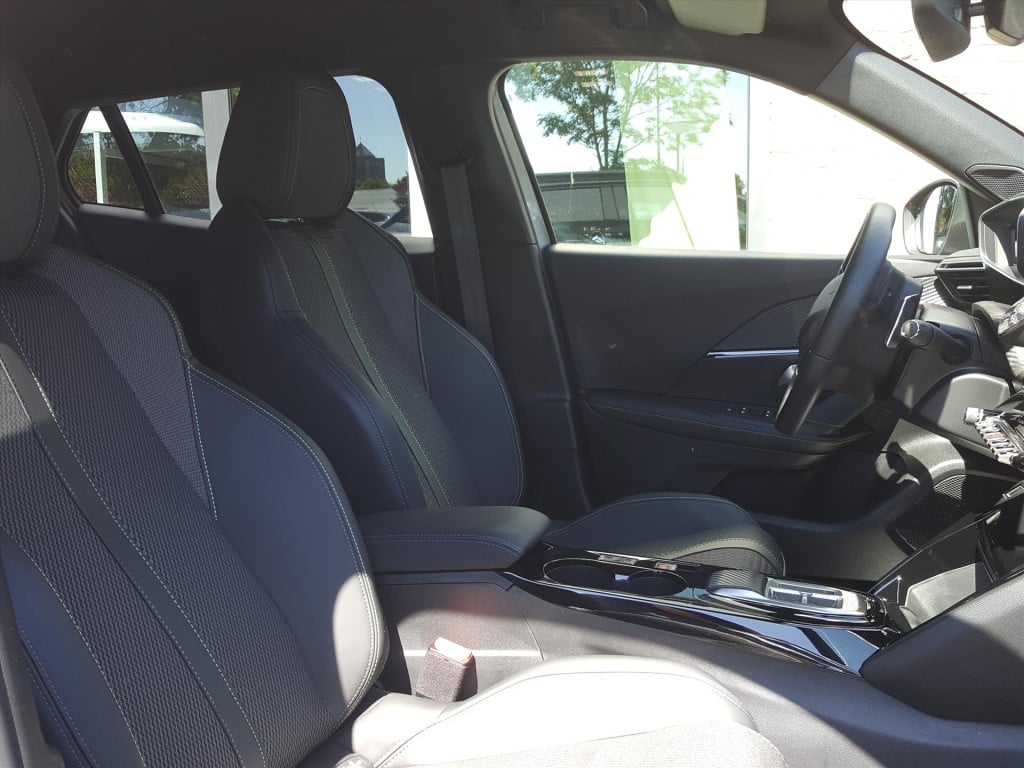 Peugeot 2008 1.2 pt-130pk gt (vol) automaat/eat8 navigatie | cruise & clima