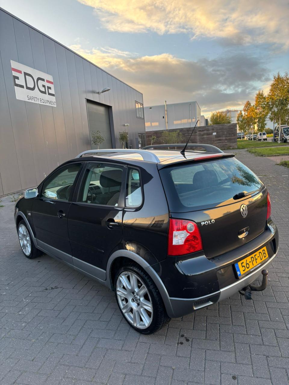 Volkswagen Polo 1.4 FUN 55KW 2004 Zwart | CROSS-UITVOERING | NIEUWE APK!