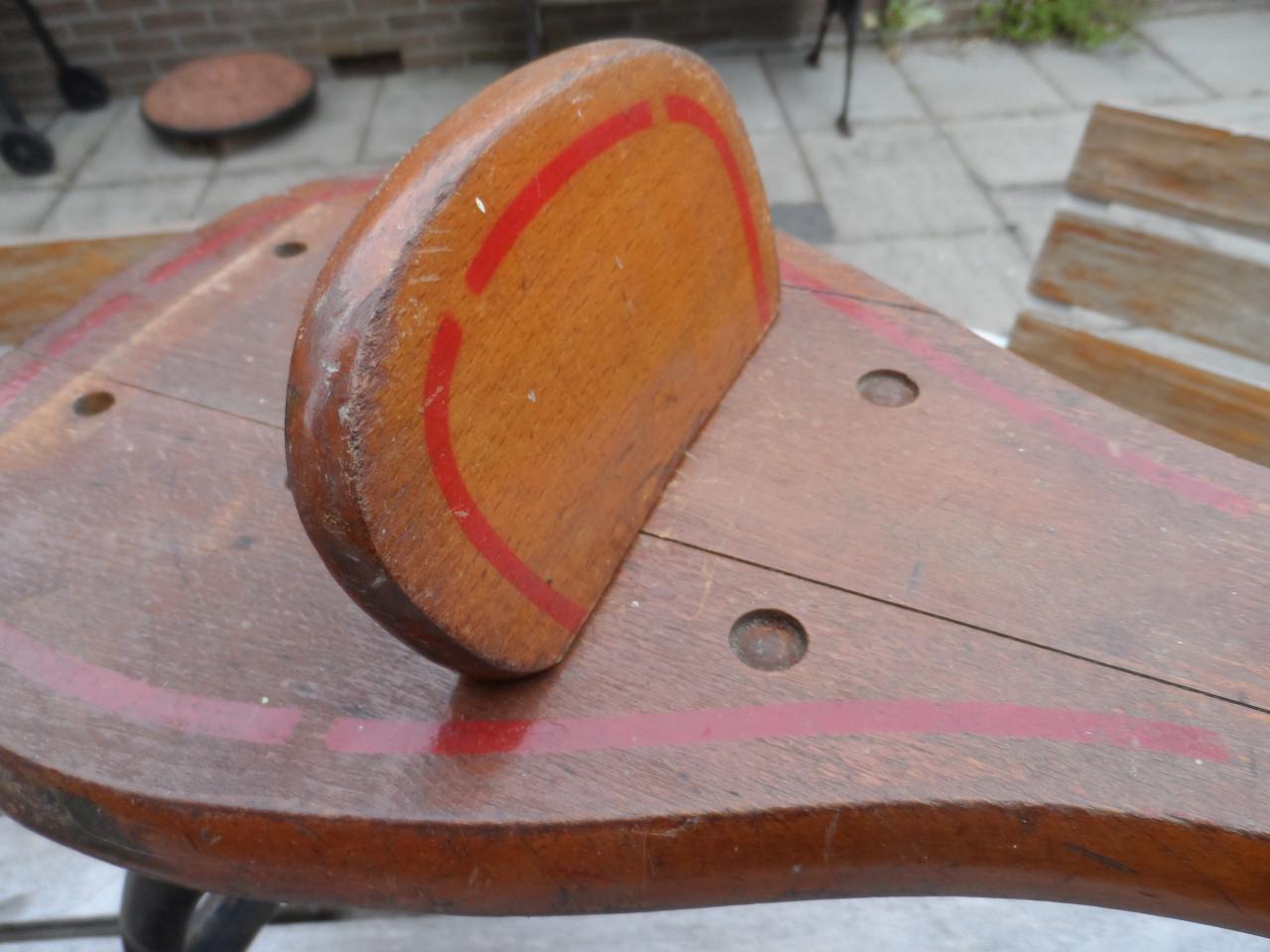 Antieke driewieler +/_ 75 jaar oud