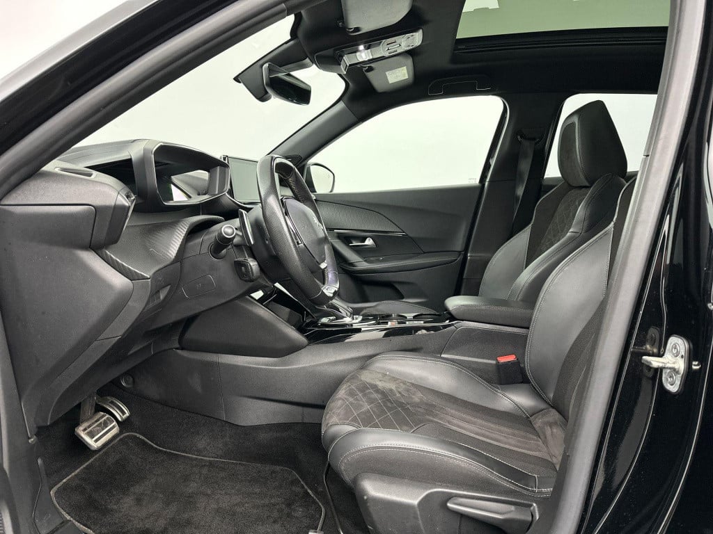 Peugeot 2008 1.2 gt pack | navigatie | alcantara | panoramadak | focal hi-f