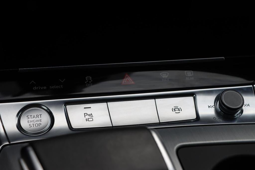 Audi A6 avant 55 tfsi e quattro competition 367pk s-tronic