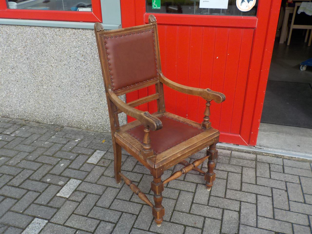 Wat ouder model maar in zeer goede staat stevige fauteuil