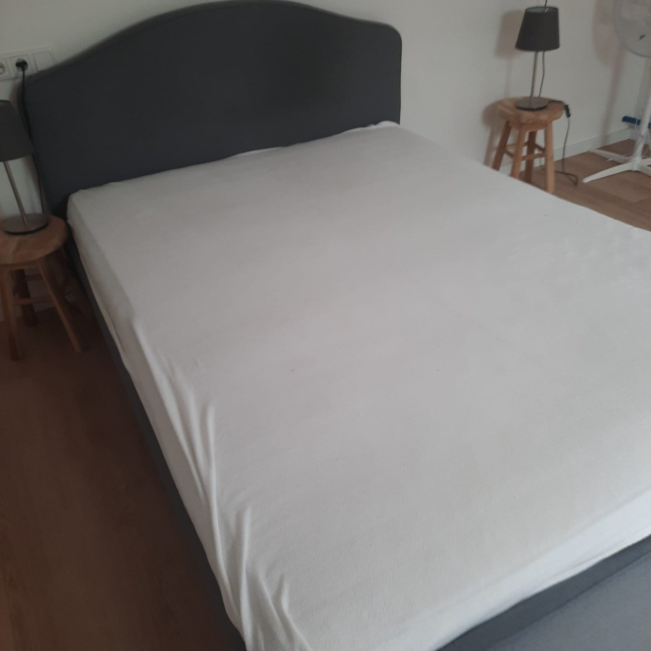 140x200 tweepersoonsbed (incl matras, kan ook zonder)