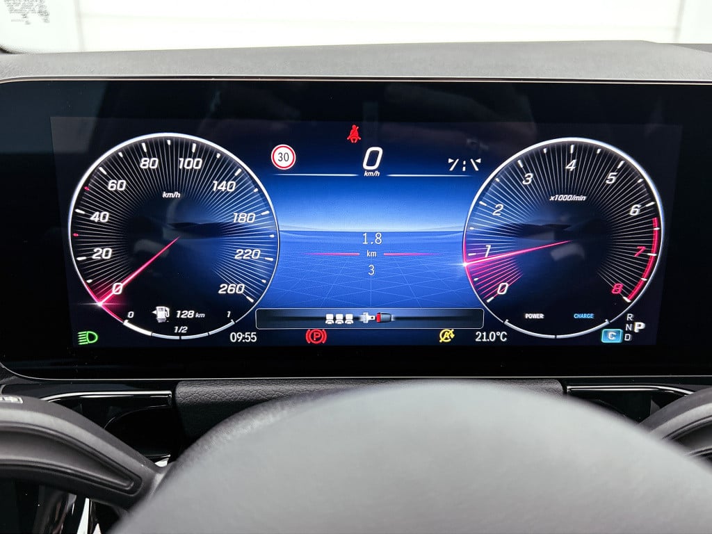 Mercedes-Benz Gla-klasse 180 business solution amg | nightpakket | trekhaak