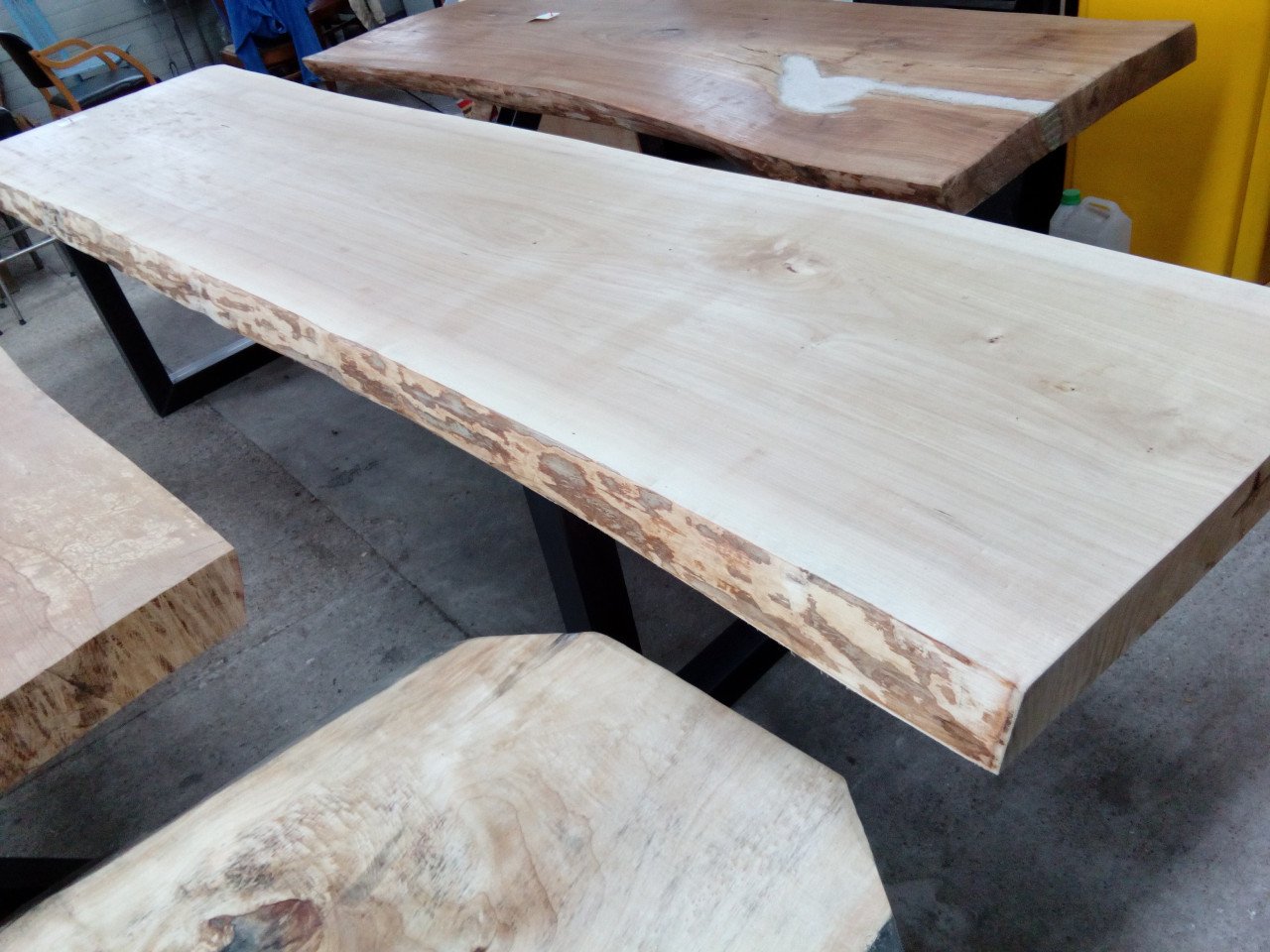Boomstamtafels, tafelbladen planken decoratieplanken, wandplanken bar/salon