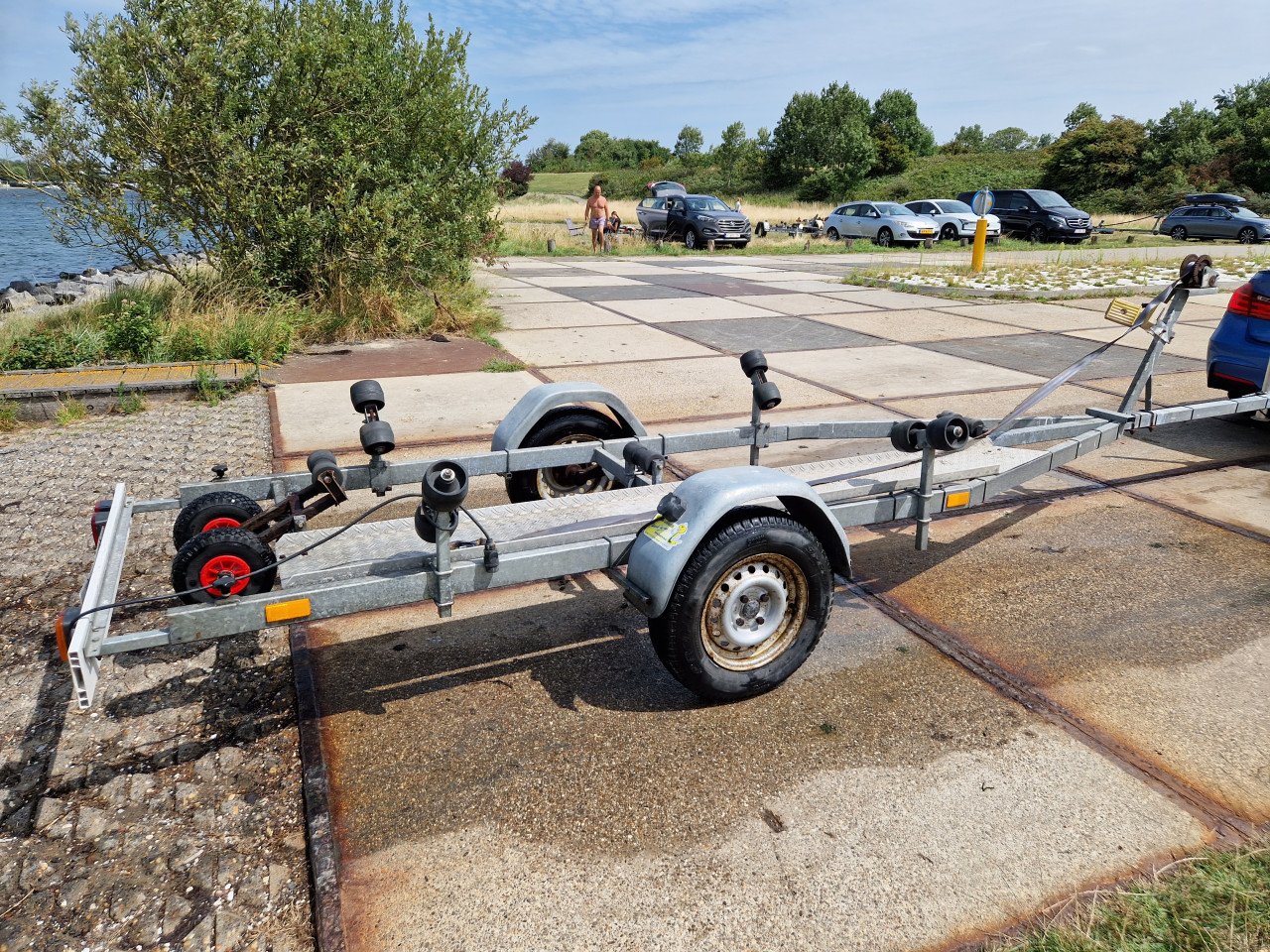 Boottrailer 750 kg voor boten tot 5 meter. Aluminium loopplank boeggeleider