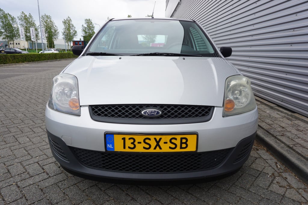 Ford Fiesta 1.3-8v champion airco / elektr. ramen / trekhaak / nap