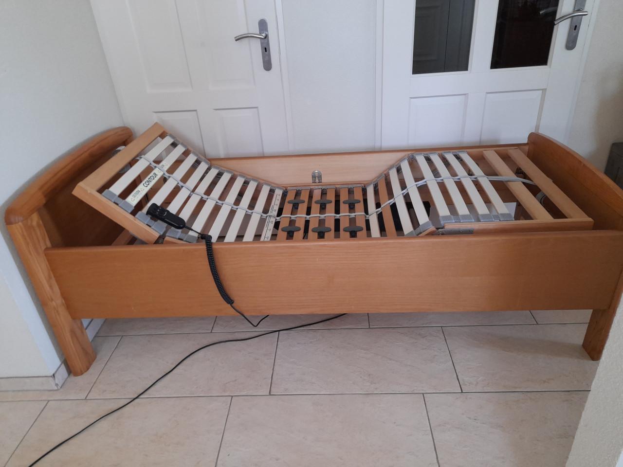 Elektrisch verstelbare Senioren bed 80 x 190 (in goede staat)