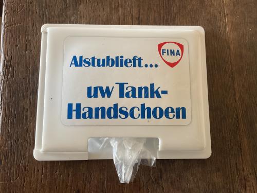 Fina  tankhandschoenen  houder .