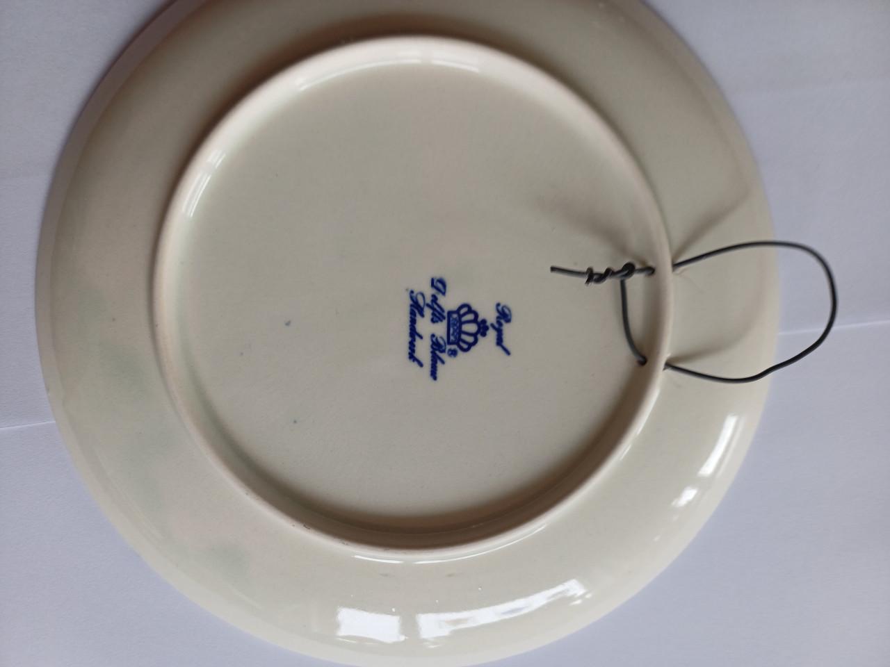 Antieke-Olielamp , Delfs-Blauwe Bordjes , Foto-Lijstjes  etc