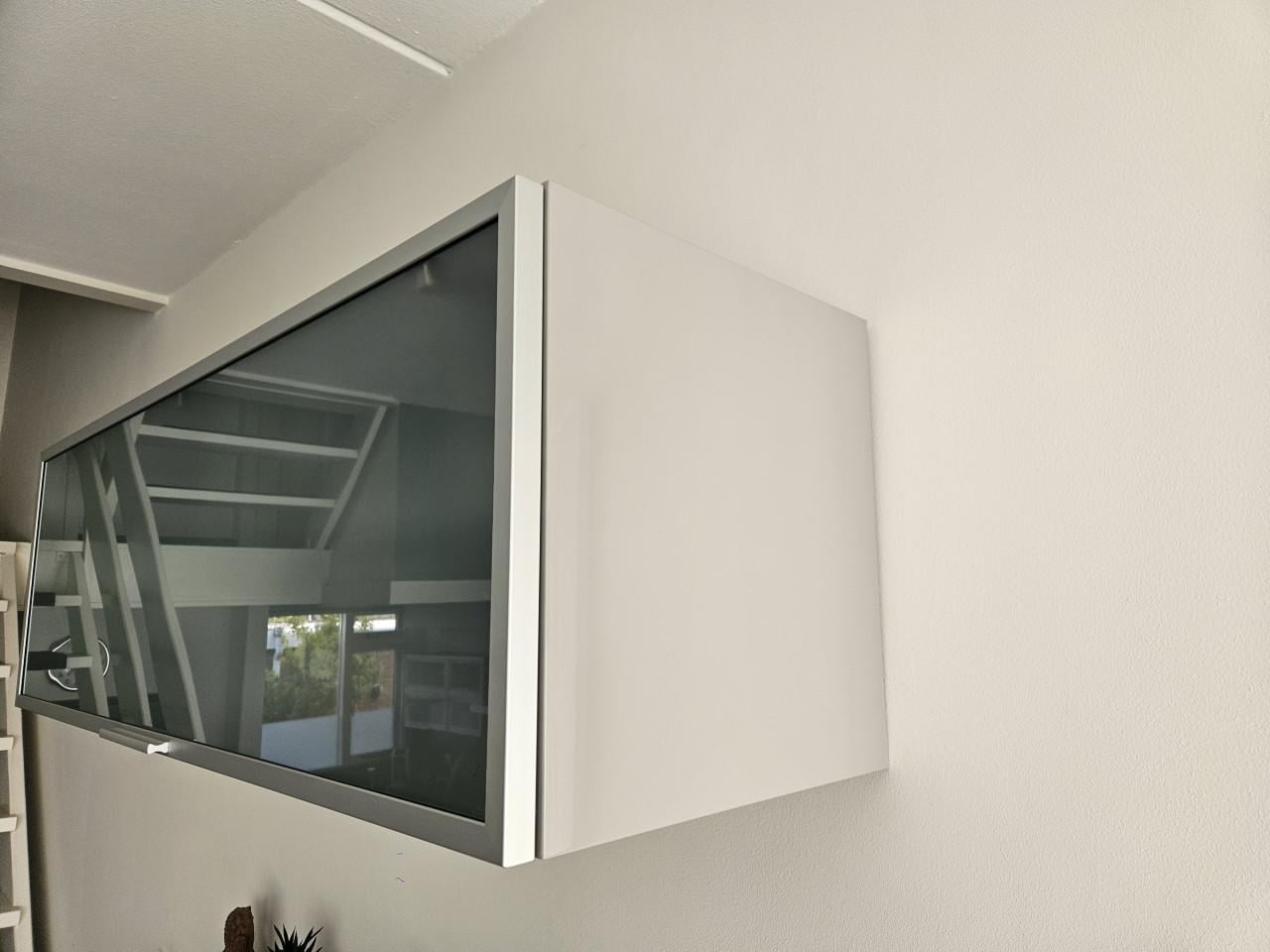 Enzo Luca Italiaanswandkast hoogglans grijs met glazen deur