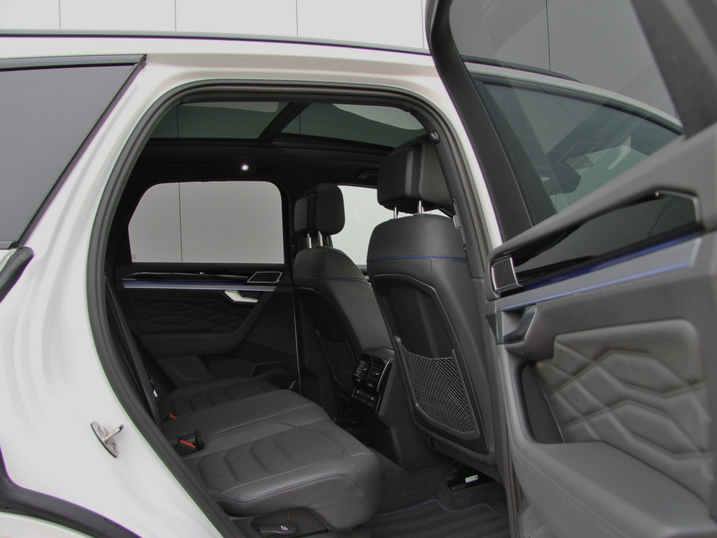 Volkswagen Touareg r 3.0 tsi ehybrid 462pk | full option | garantie 02-2026