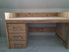 Steigerhouten bureau