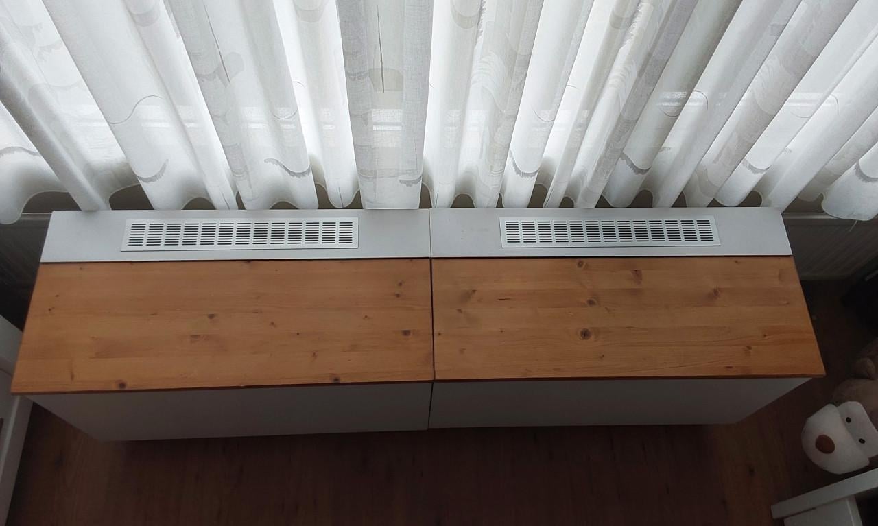 Twee handgemaakte opbergbakken van hout