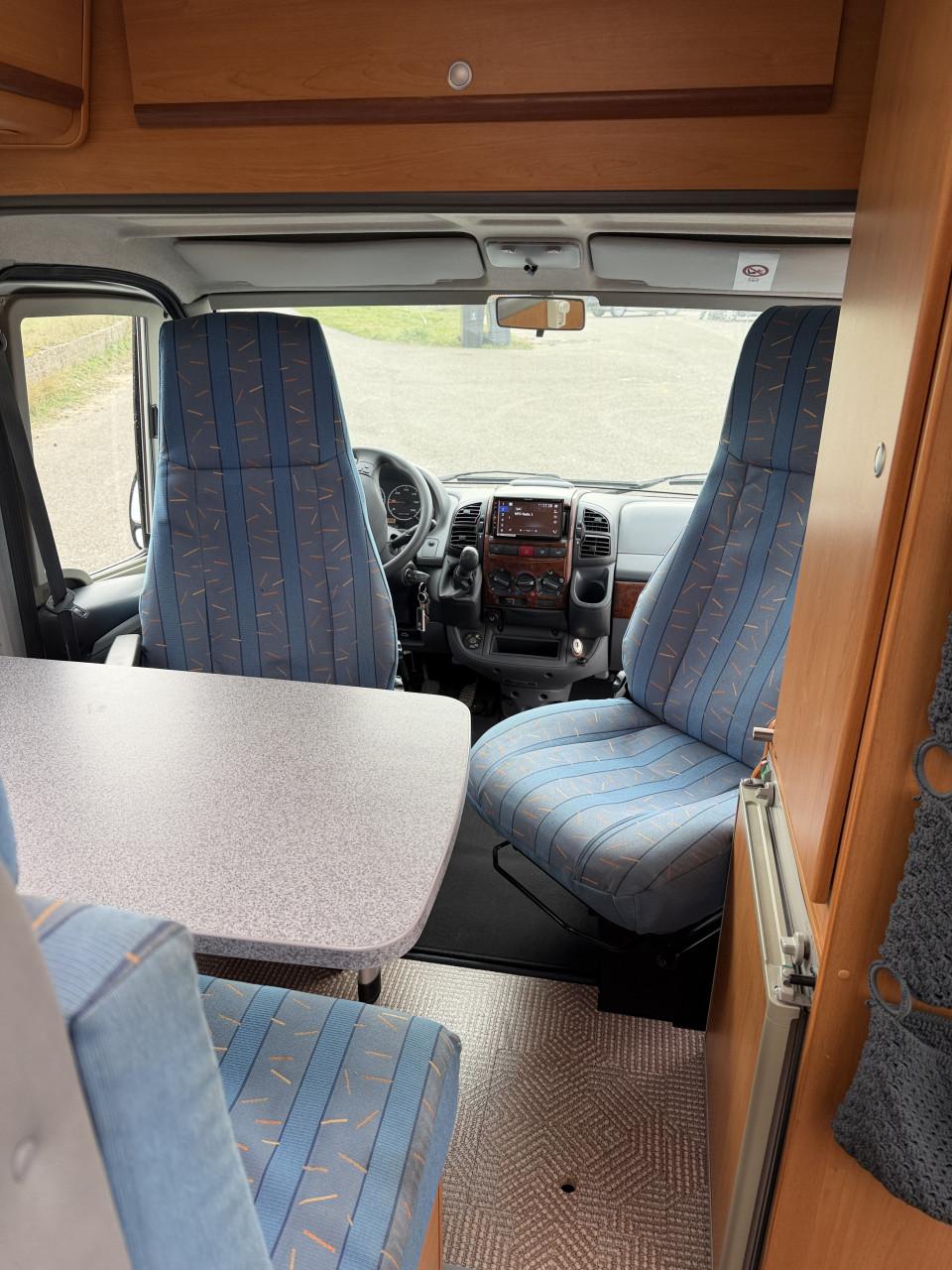 Rijk uitgeruste Globecar buscamper, Citroën 2.8 HDI 107 KW