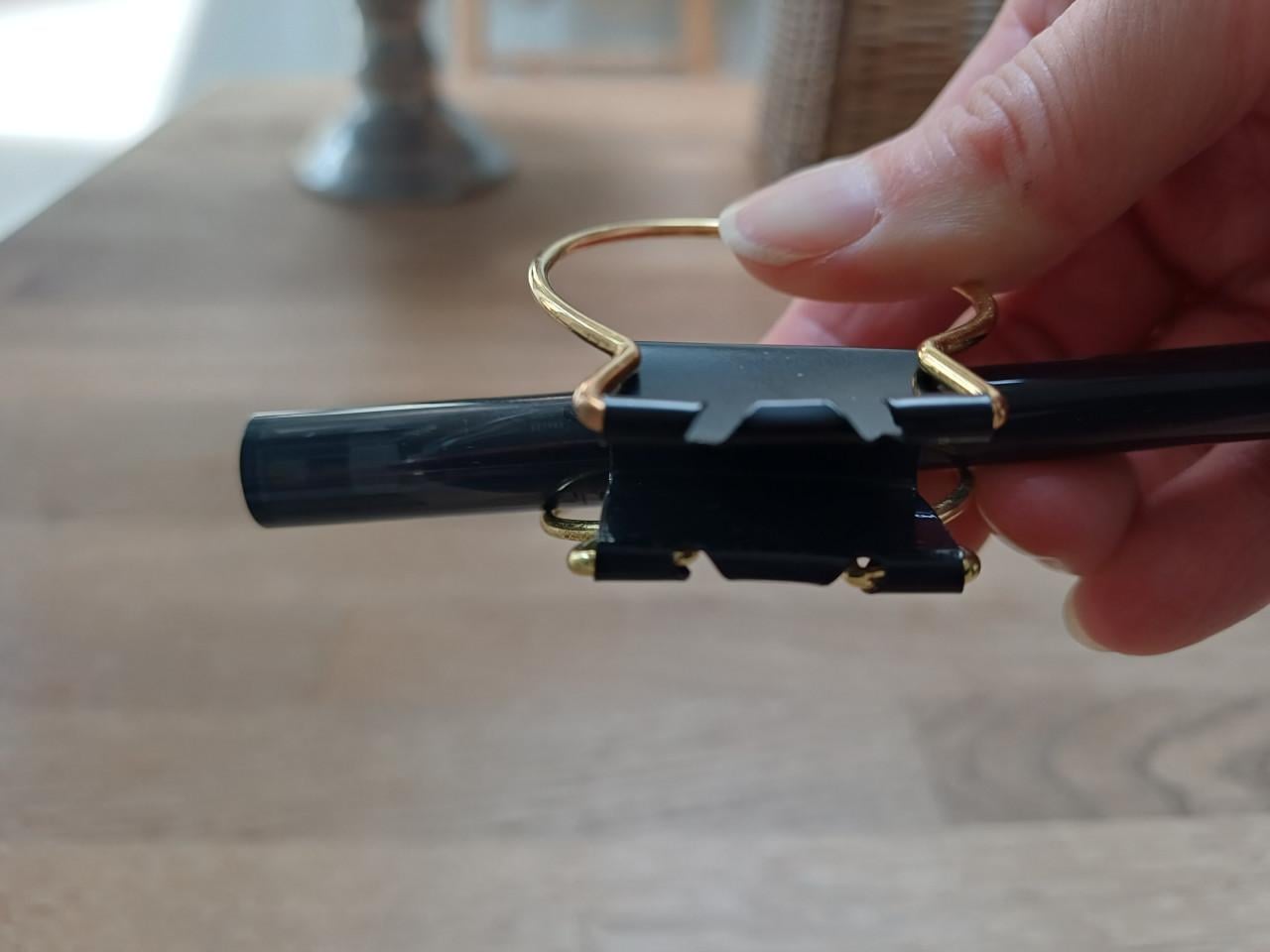 Originele clip met houder voor pen (fineliner zwart)