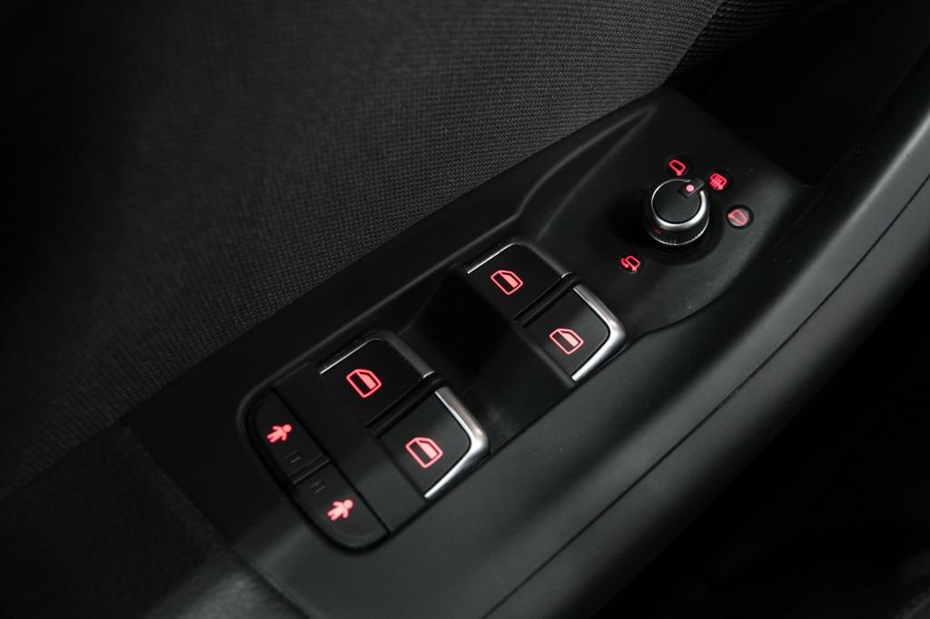 Audi Q3 1.4 tfsi | cruise | keyless | led |