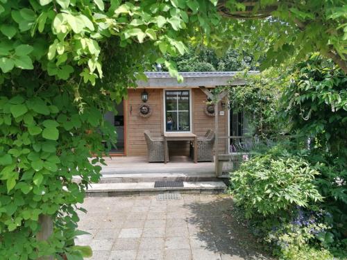 Chalet te huur met veranda en omheinde tuin