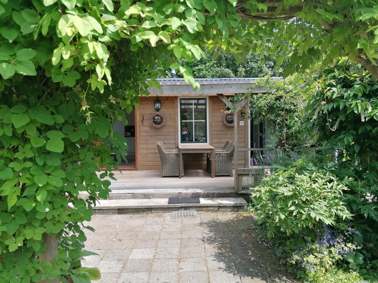 Chalet te huur met veranda en omheinde tuin