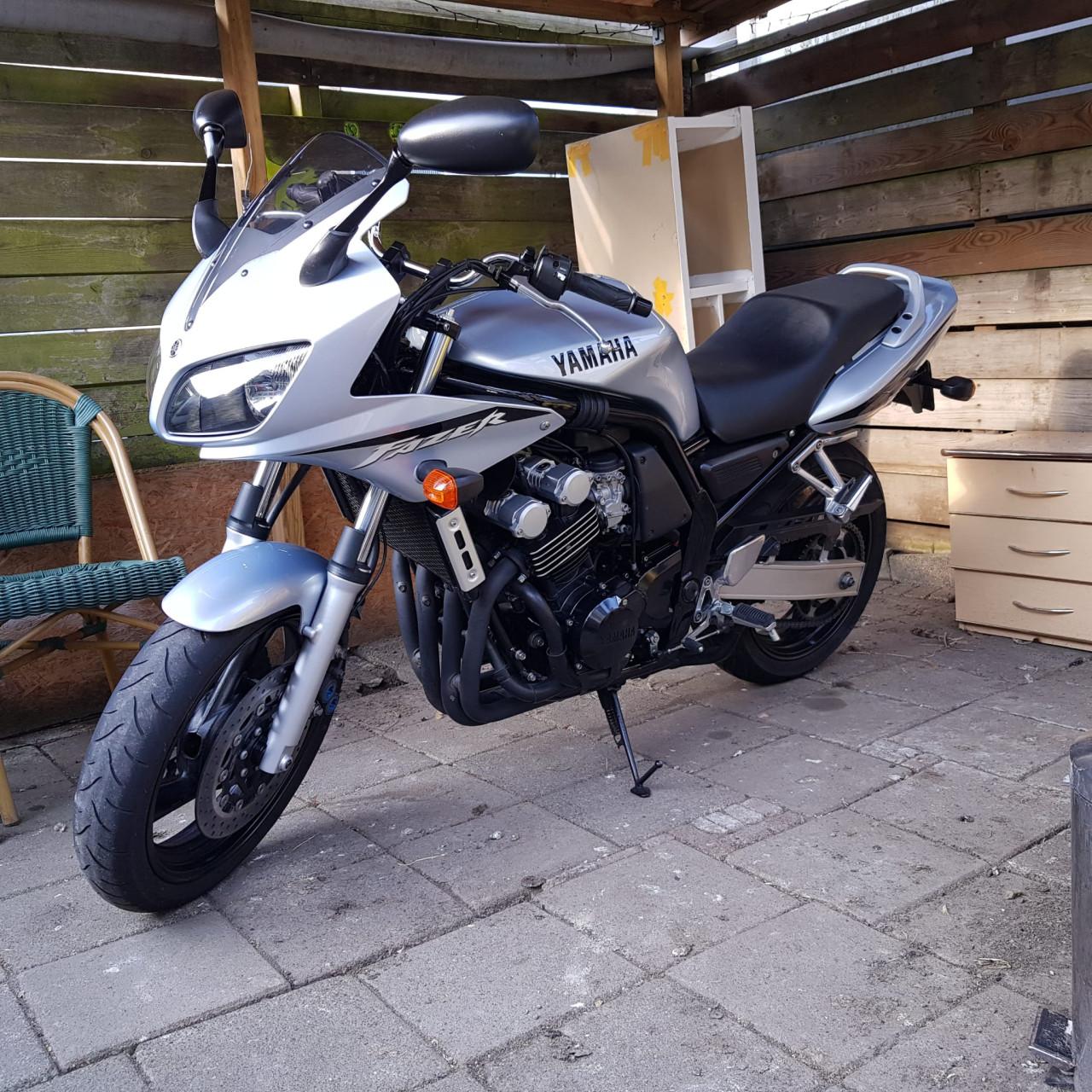 YAMAHA FZS600 FAZER -Goed onderhouden uit 2002 - prachtig & uniek exemplaar