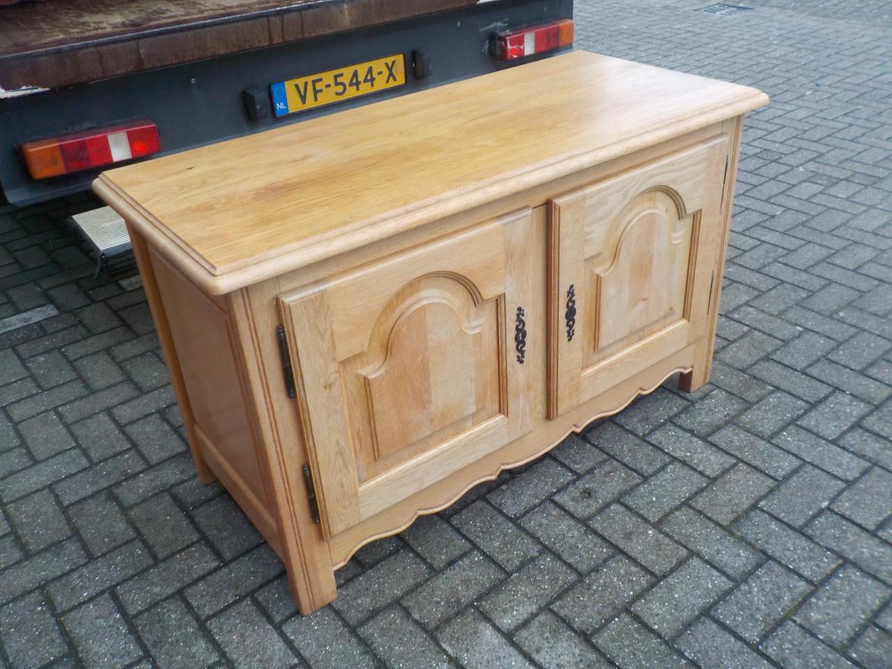 Tv meubel / dressoir in zeer goede staat alles massief blank eiken