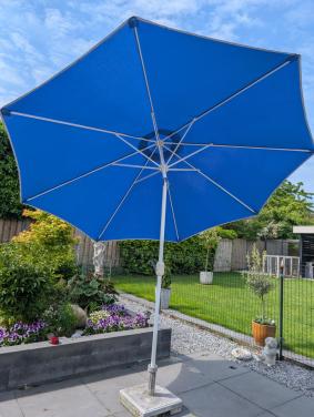 Parasol met voet