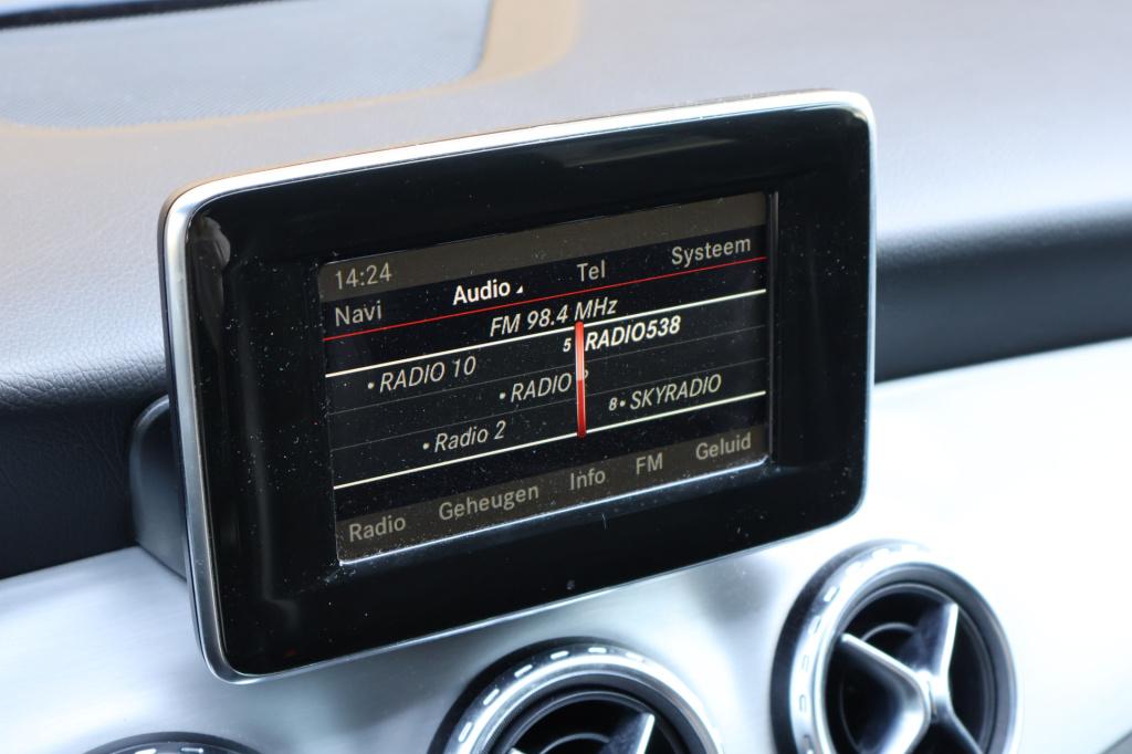 Mercedes-Benz Gla-klasse 200 ambition amg 157 pk i automaat i stoelverwarmi