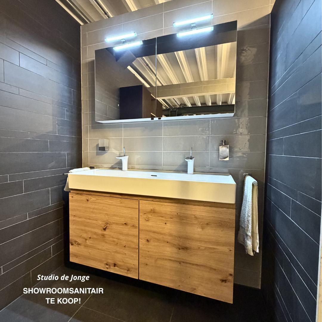 Luxe badkamermeubel + doucheopstelling – showroommodel te koop